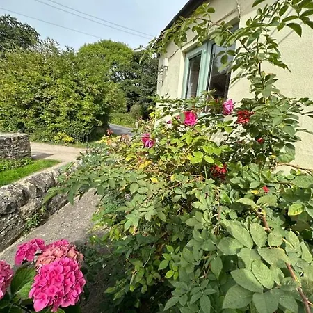 Hideaway بيت للعطل ويتبي