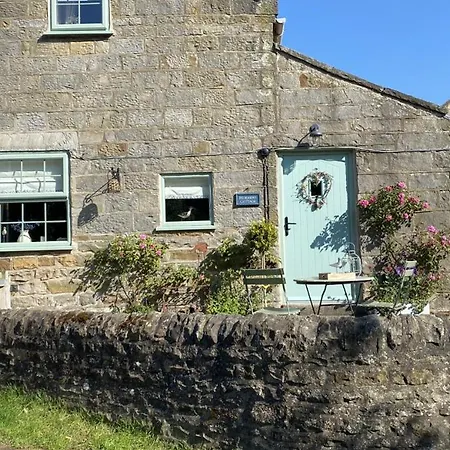 Hideaway بيت للعطل ويتبي